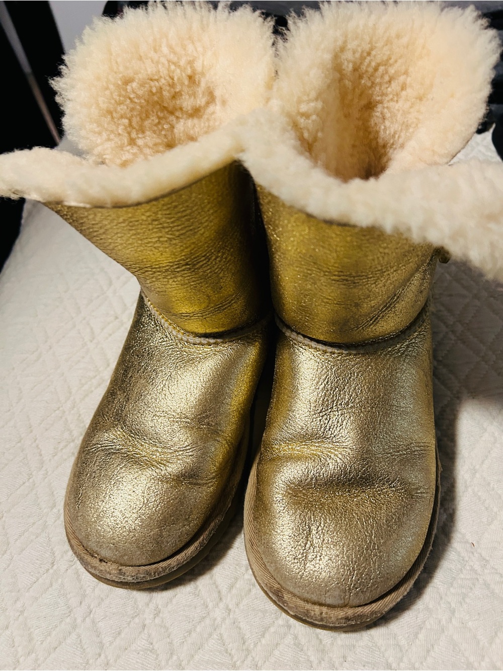 UGGS Kids Metallic Gold Shearling-Lined Boots Size 2 Kids